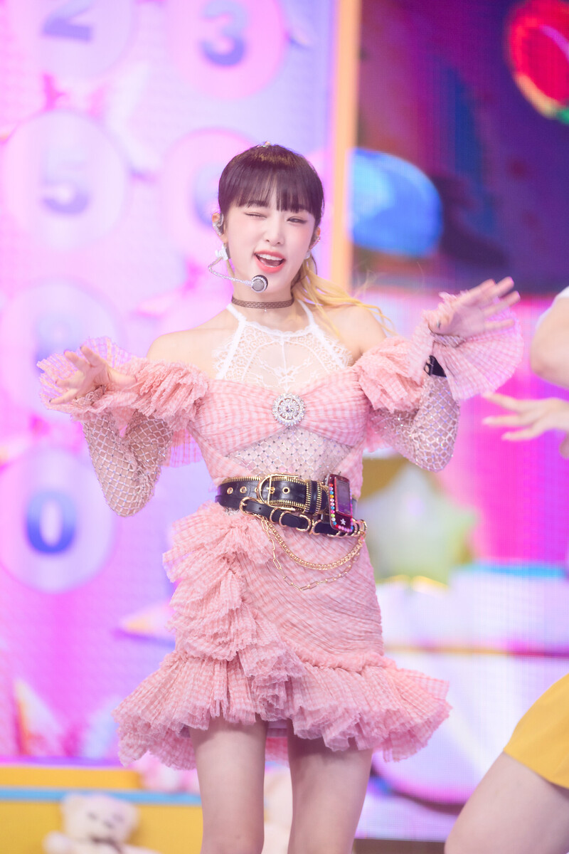 220807 YENA - 'SMARTPHONE' at Inkigayo documents 22