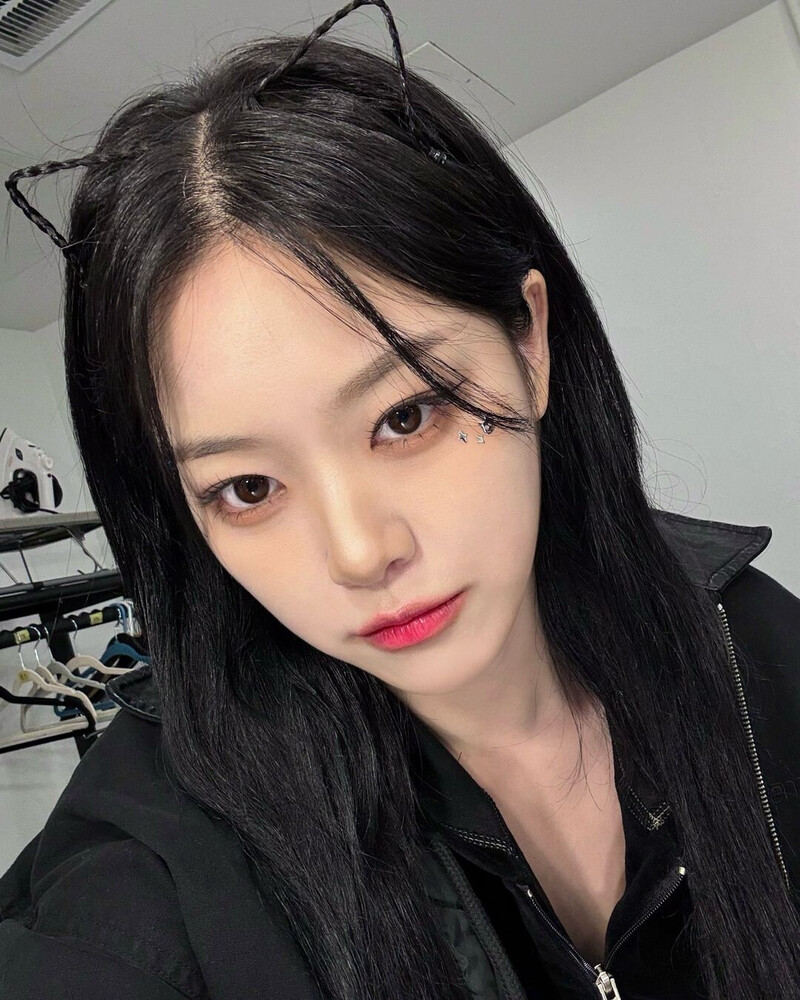 241011 Hyunjin Instagram Update documents 2