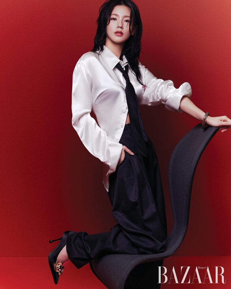 MIYEON x Jimmy Choo for Harpers Bazaar Korea - December 2023 Issue documents 3
