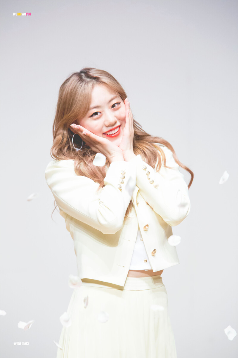 190608 Weki Meki Lua at 'LOCK END LOL' Fansign documents 2