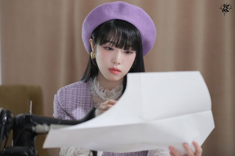 221129 Yuehua Entertainment Naver Update - YENA - Universe 'Color of YENA #VIOLET' Behind documents 10