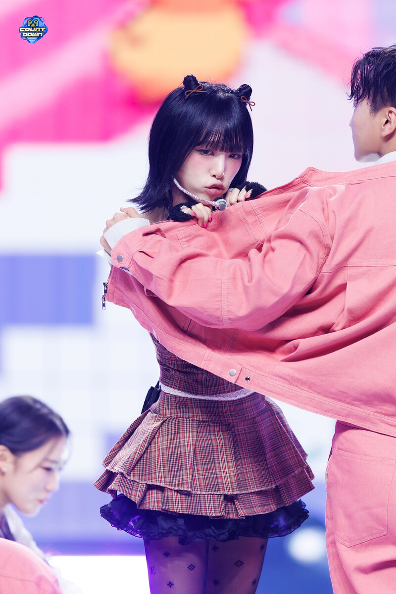 241017 YENA - NEMONEMO at M Countdown documents 14