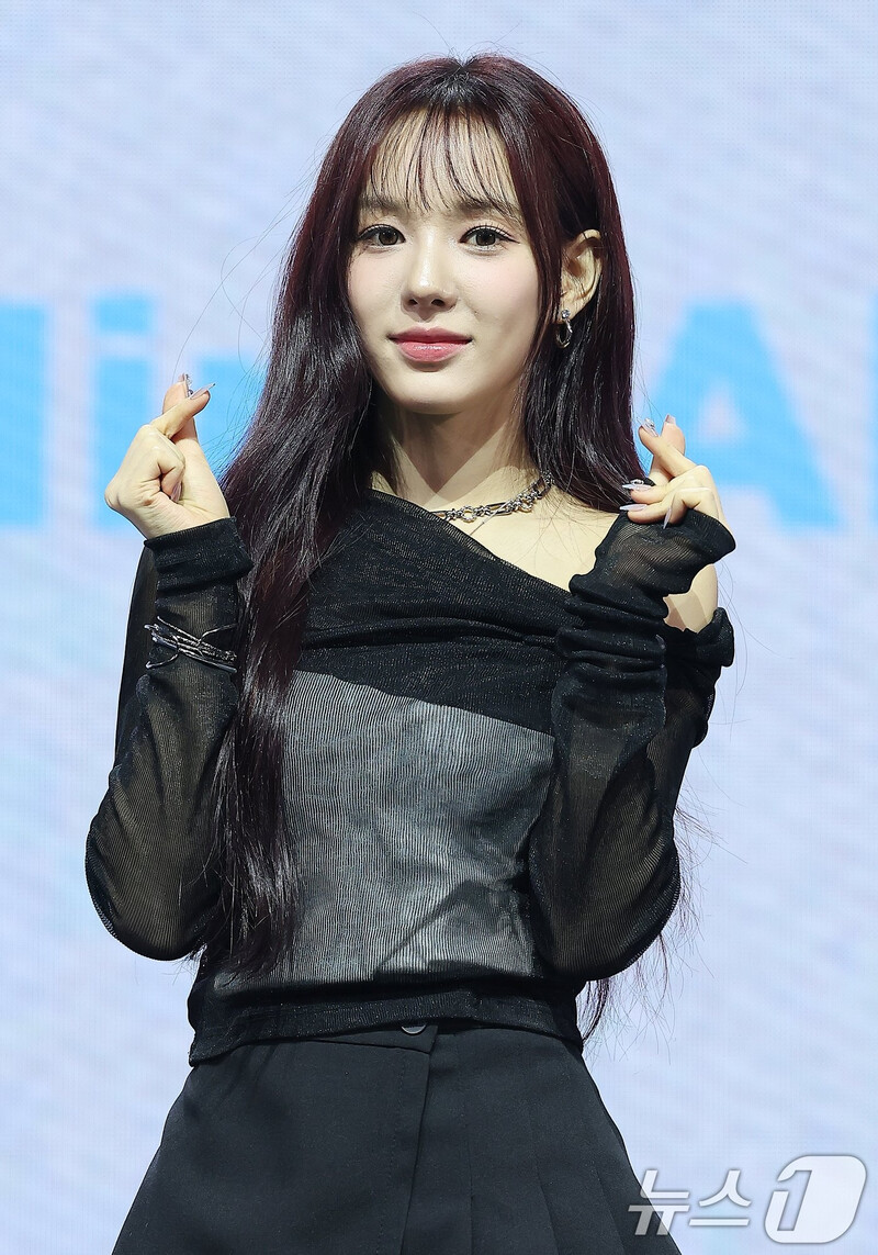 241125 izna Ryu Sarang - at First mini-album 'N/a' Showcase Event documents 8