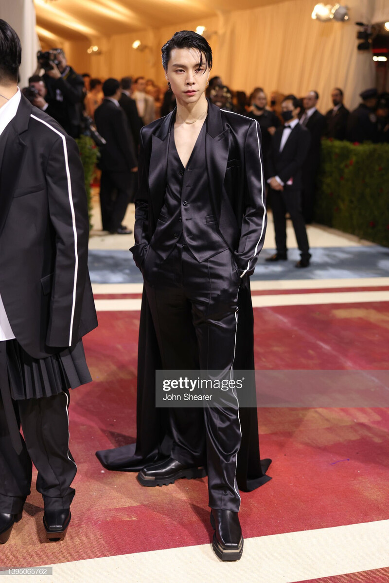 220502 JOHNNY x PETER DO at MET GALA 2022 for' In America: An Anthology of FASHION' documents 3