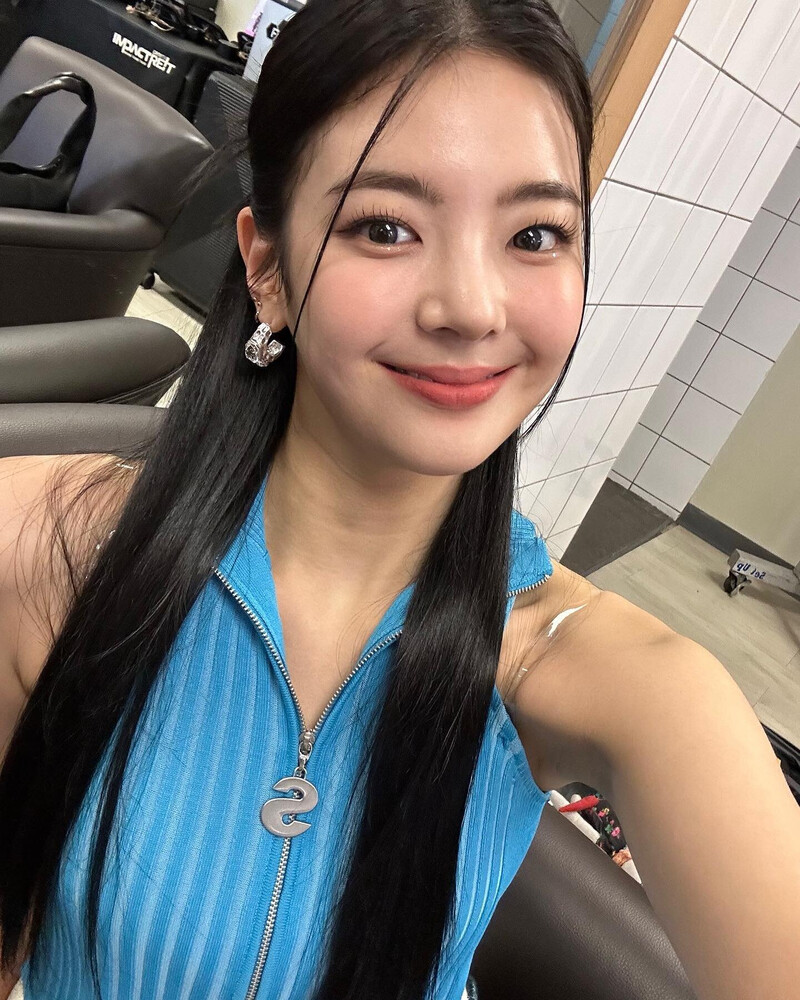 230319 ITZY Instagram Update - Lia documents 2