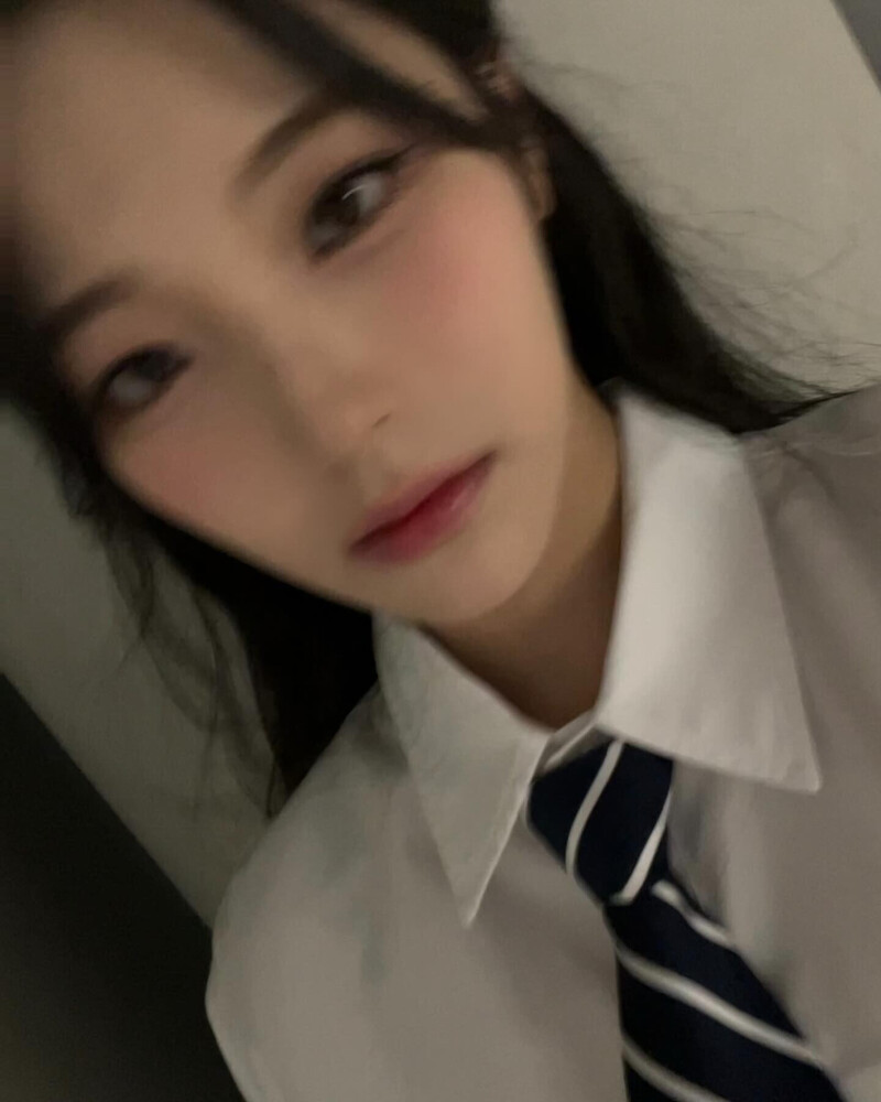 241101 fromis_9 Jiheon Instagram Update documents 3