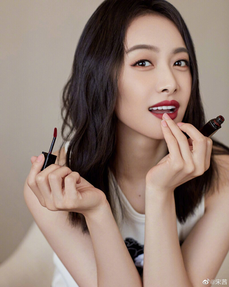 Victoria for Chanel Beauty documents 1