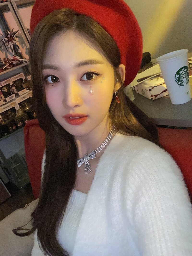 211223 EVERGLOW Twitter Update - Sihyeon documents 2
