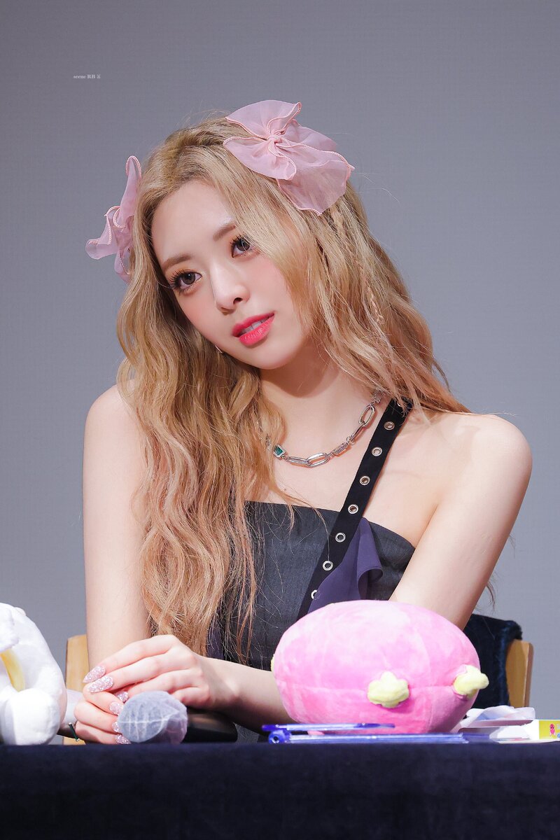 220724 ITZY Yuna - Fansign Event documents 14