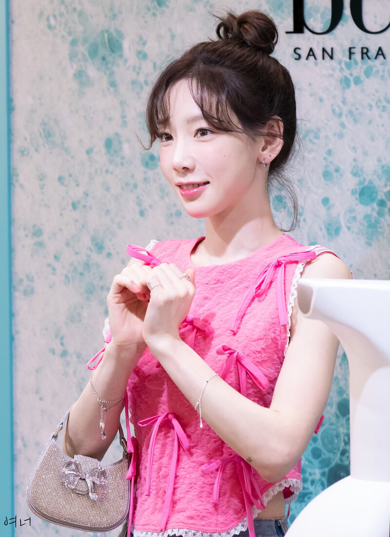 230330 Taeyeon - Benefit Pop-up Store Event documents 24