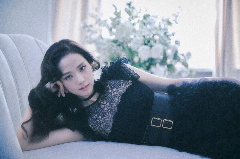 230627 - JISOO Instagram Update documents 1