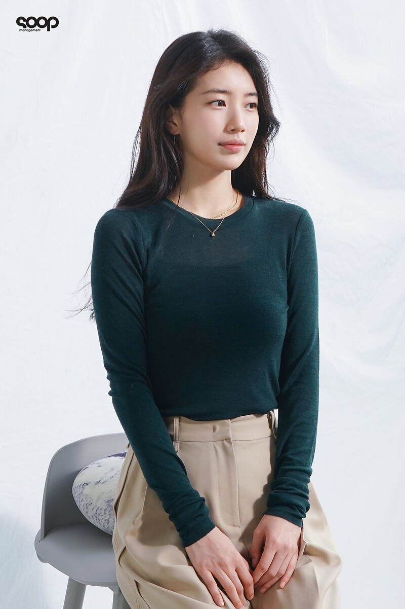 240502 SOOP Naver Post - Suzy - Hanmac Advertisement Behind documents 3