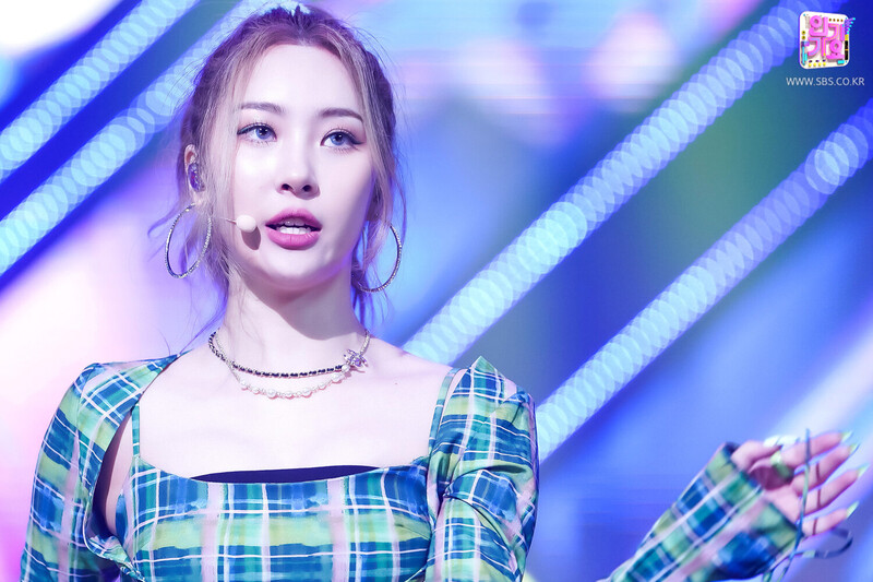 210815 Sunmi - 'You can't sit with us' at Inkigayo documents 8