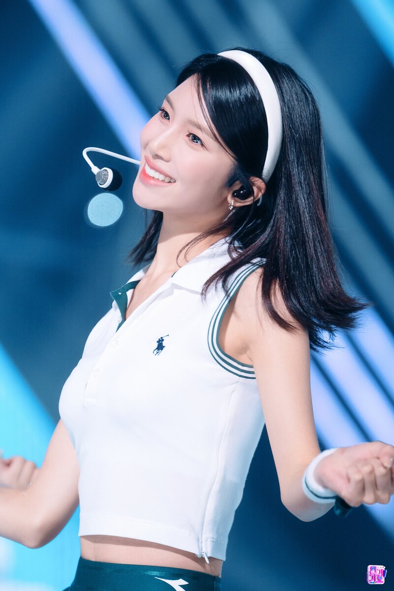 221106 ALICE - ‘Dance On’ at Inkigayo documents 3