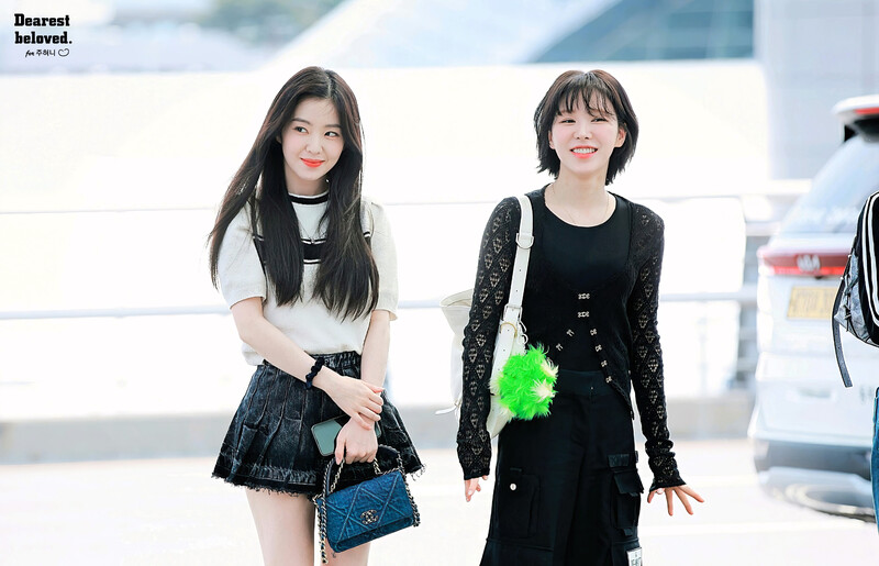 230519 RED VELVET Irene and Wendy at Incheon International Airport documents 8