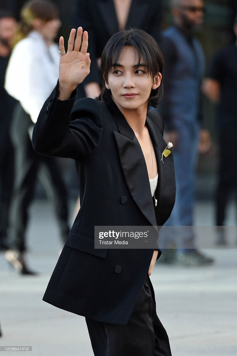 230613 SEVENTEEN Jeonghan at YSL MEN’S SUMMER 24 SHOW documents 12