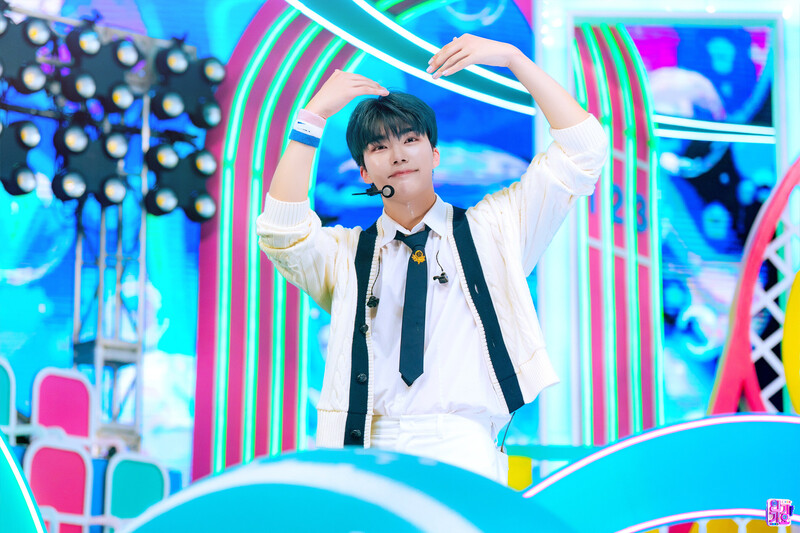 240519 ZEROBASEONE Gunwook - 'Feel the POP' at Inkigayo documents 2