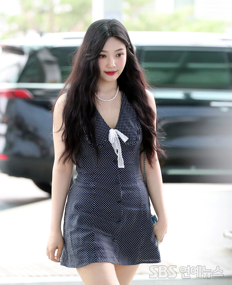 240712 Red Velvet Joy at Incheon International Airport documents 7