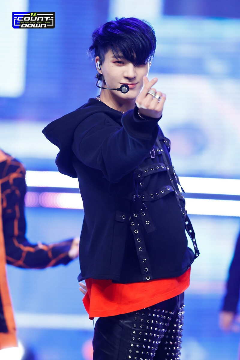 April 7, 2022 JENO- 'GLITCH MODE' at M COUNTDOWN documents 12