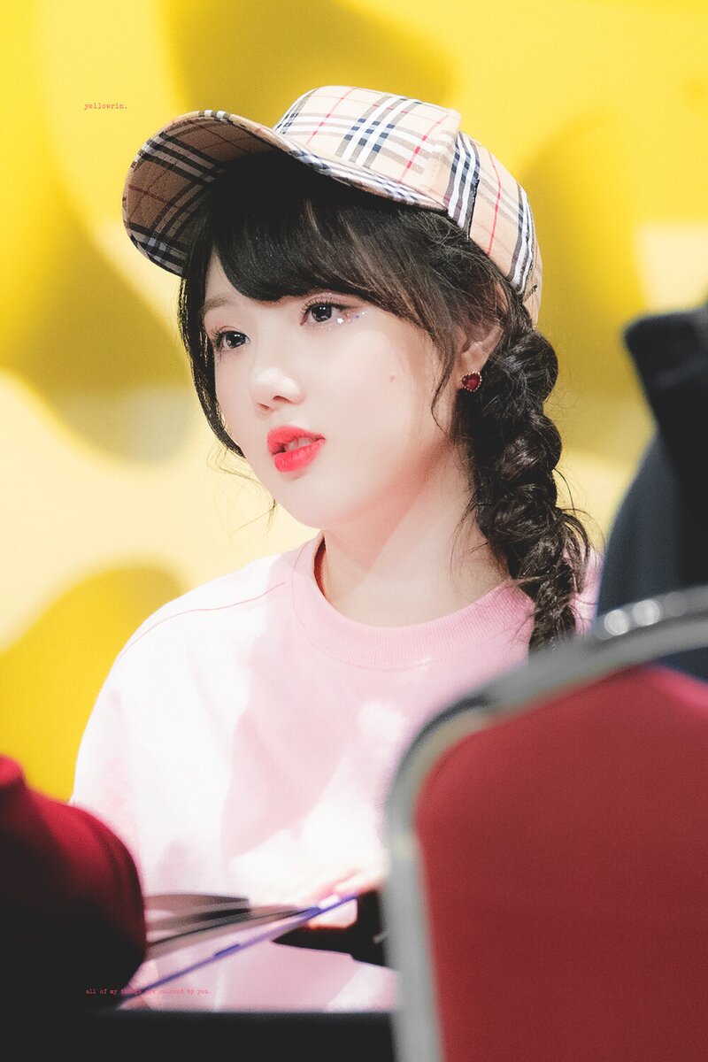 180503 GFRIEND Yerin at 'Time for the moon night' Sangam Fansign documents 8