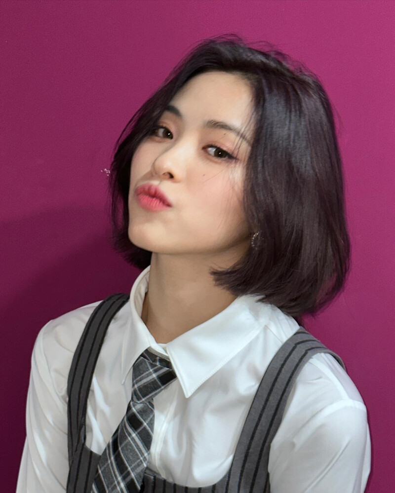 230104 ITZY Instagram Update - Ryujin | kpopping