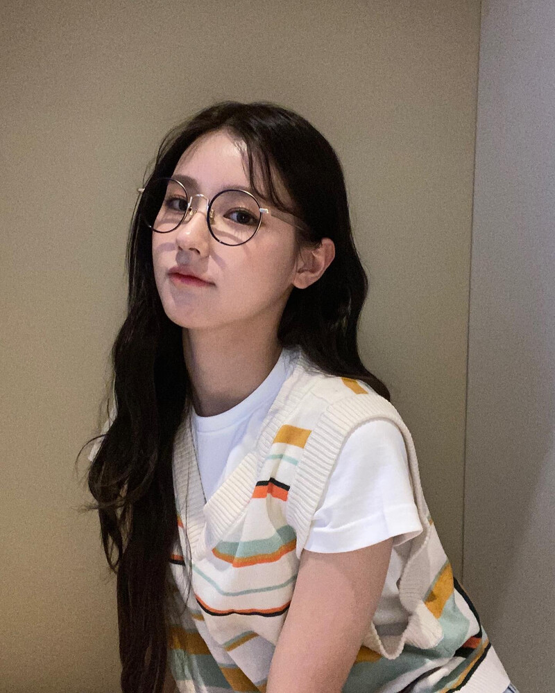 210709 (G)I-DLE Miyeon Instagram Update documents 6