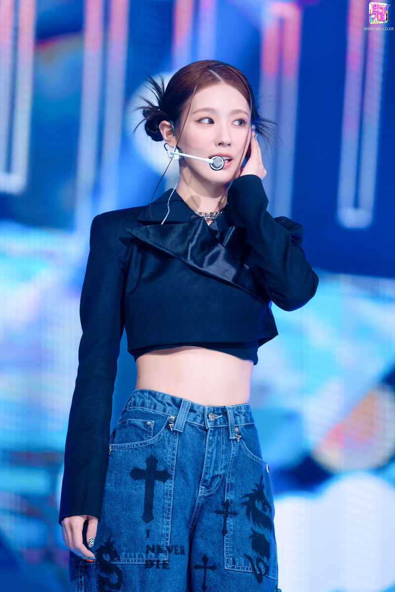 220327 (G)I-DLE Miyeon - 'TOMBOY' at Inkigayo documents 10