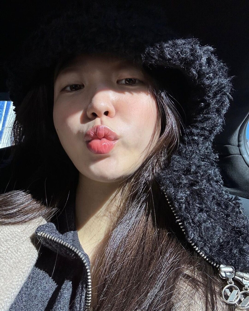 230203 RED VELVET Yeri Instagram Update documents 4