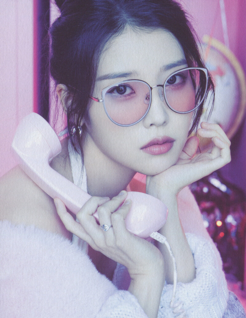 IU 2022 Season's Greetings (Scans) documents 1