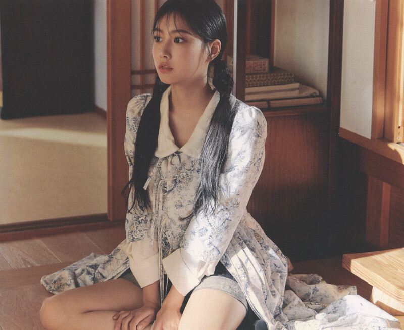 Kang Hyewon 2022 Season's Greetings (Scans) documents 11