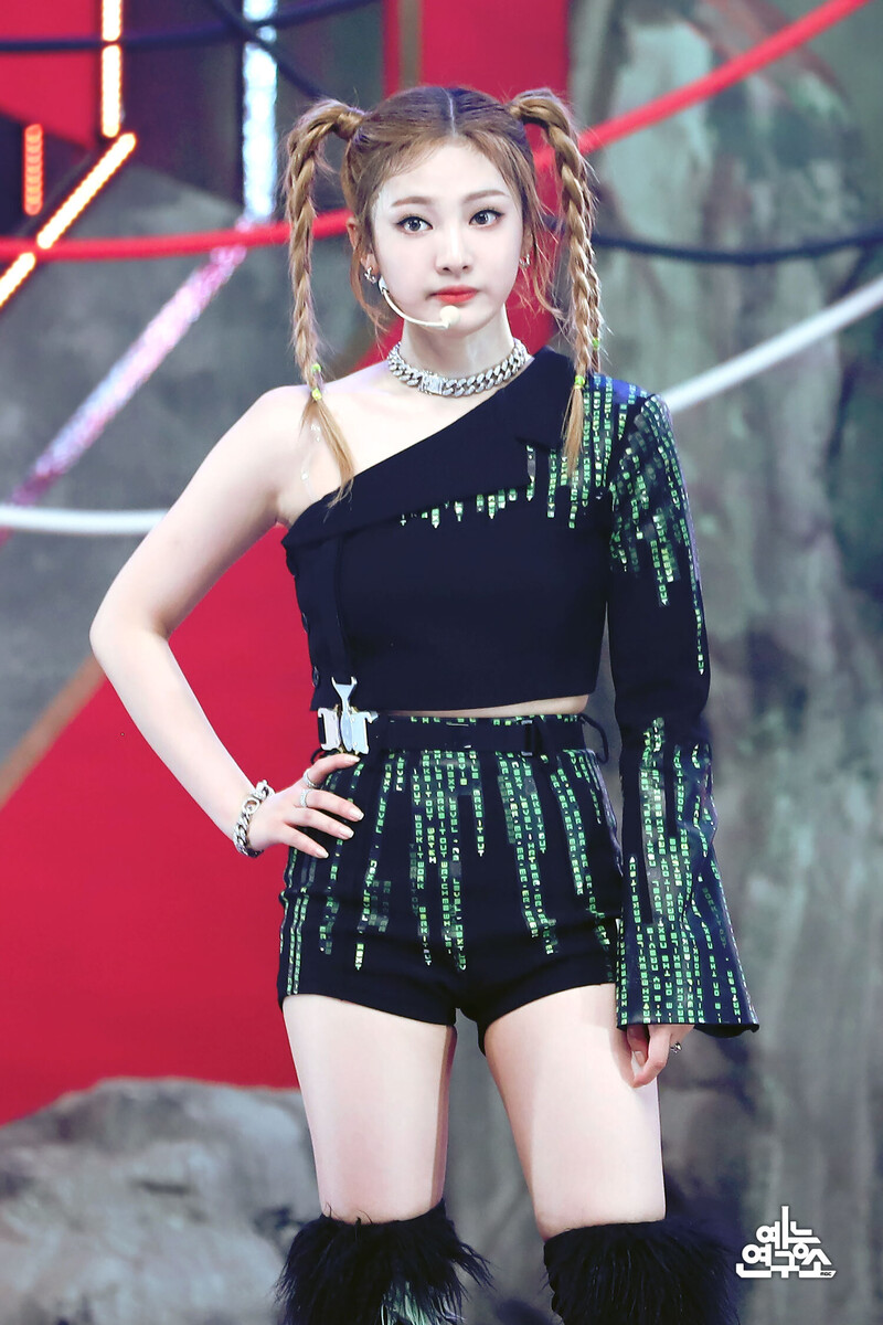 211016 aespa - 'Savage' at Music Core documents 17