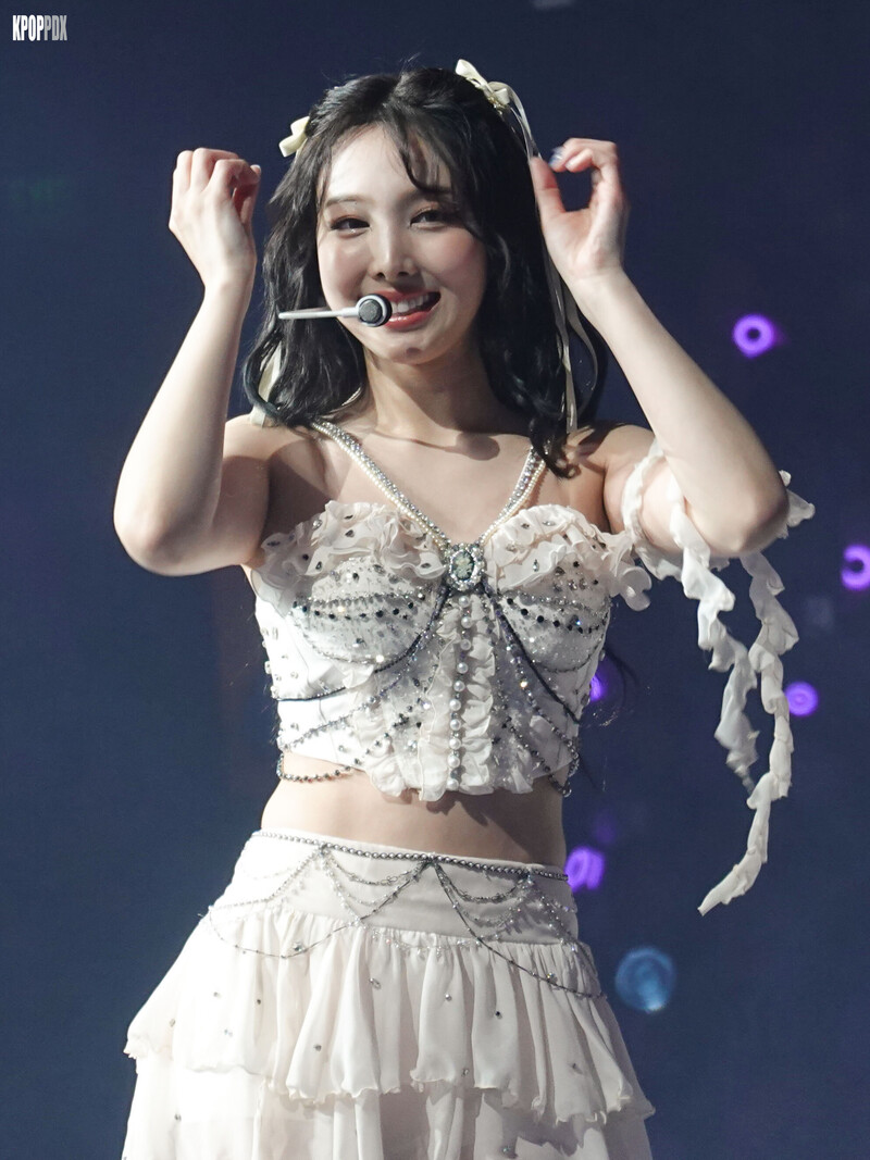 230613 TWICE Nayeon - ‘READY TO BE’ World Tour in Oakland Day 2 documents 1