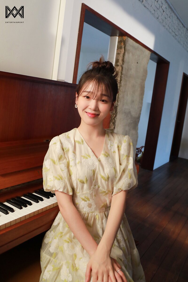 221007 WM Naver Post - OH MY GIRL Sunghee 'Big Issue' Photoshoot documents 7
