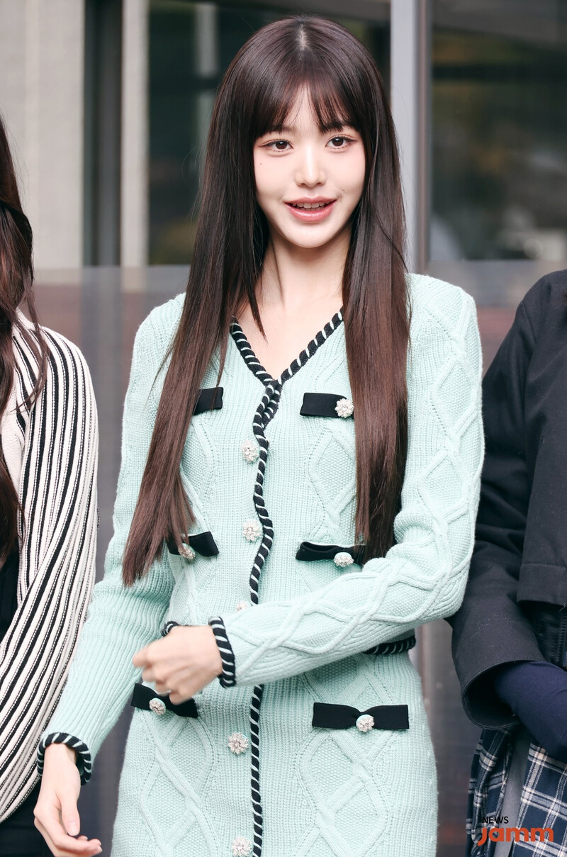 231027 IVE's Wonyoung heading to Music Bank documents 3