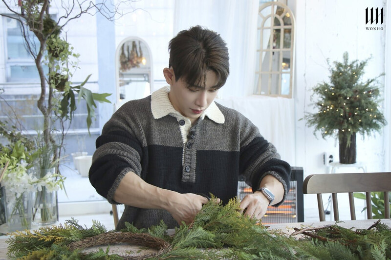 Wonho - Christmas Special Behind Photos documents 9