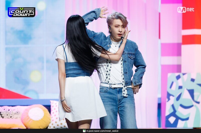 211007 Youngjae - 'Vibin' at M Countdown documents 9