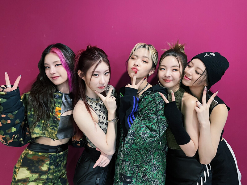 211016 ITZY Twitter Update documents 1