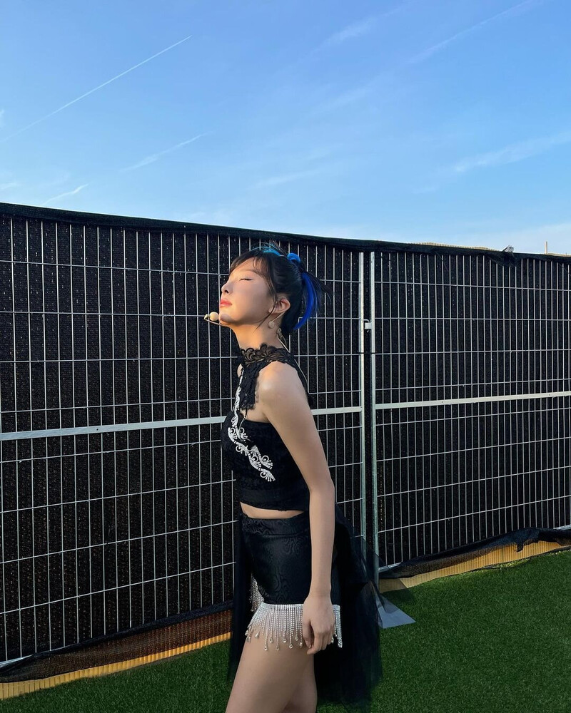 230604 - SEULGI Instagram Update documents 2