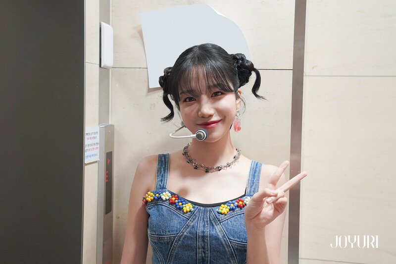 220623 Jo Yuri Cafe - 'Love Shhh!' Week 3 Promotions Behind documents 13