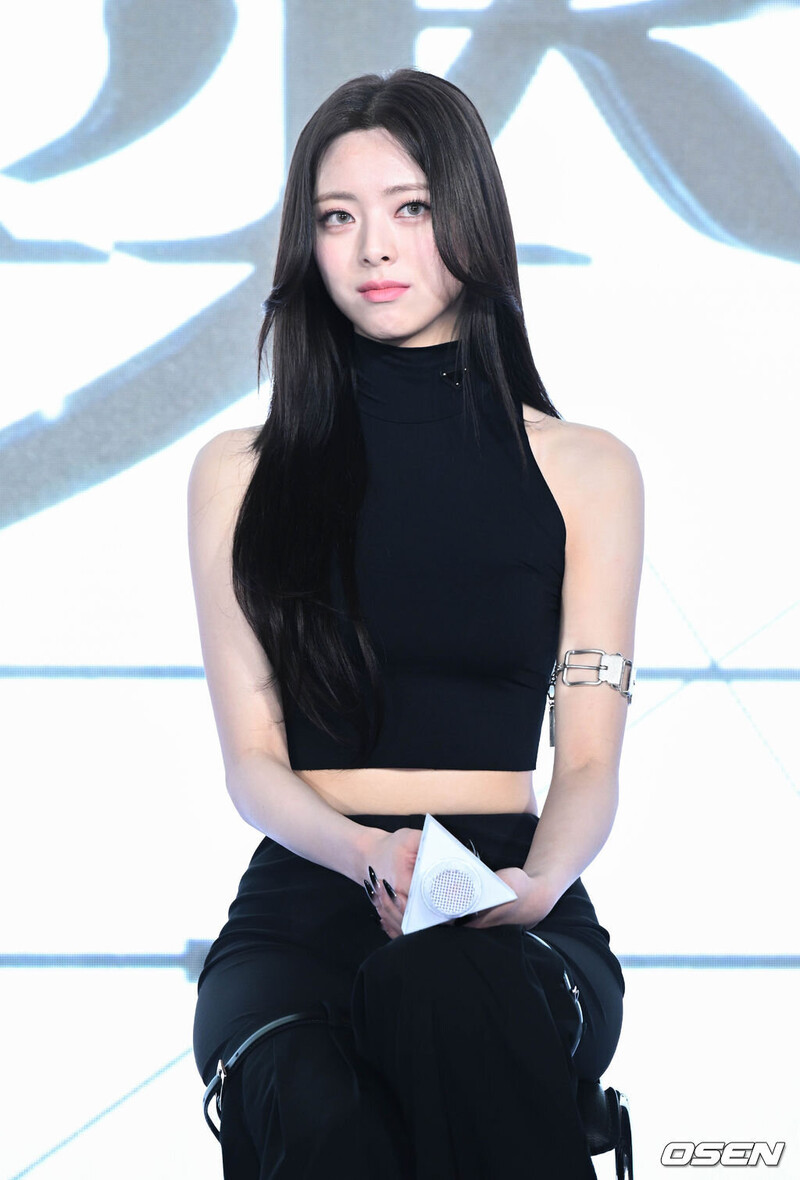 221125 ITZY Yuna 6th Mini Album 'CHESHIRE' Media Showcase documents 1