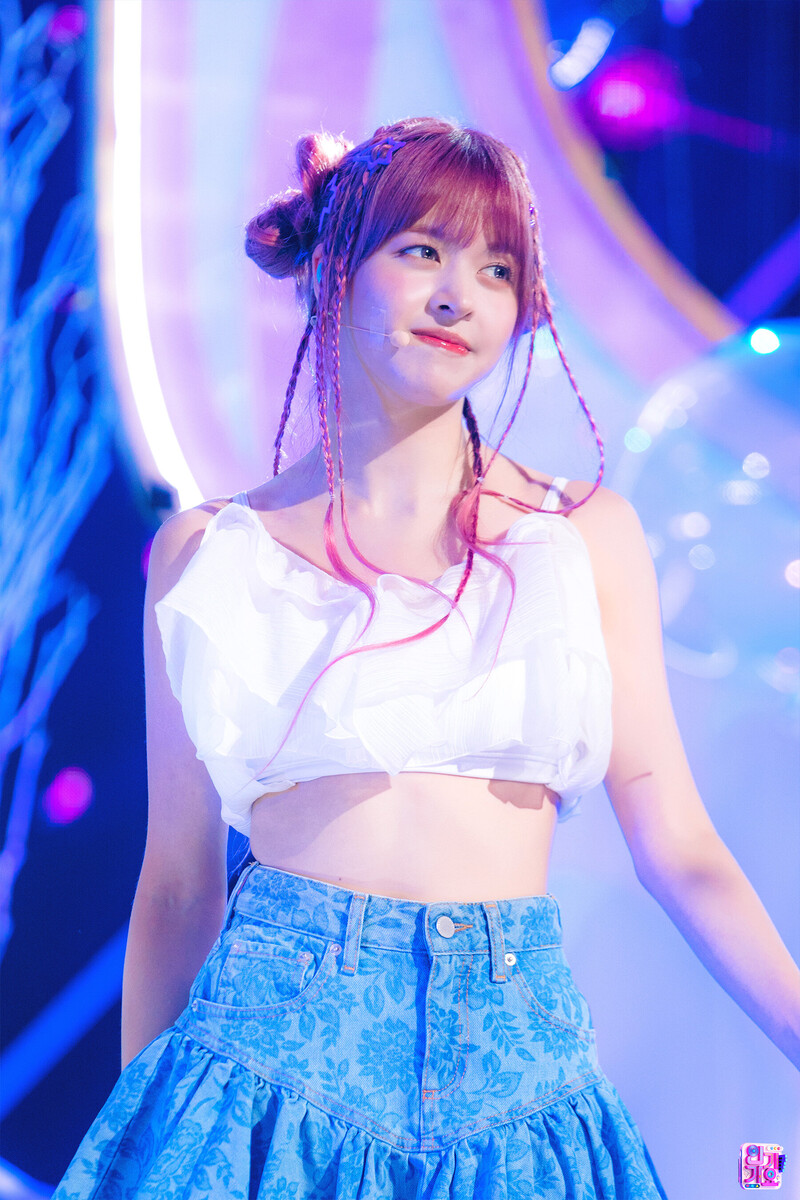 230716 NMIXX Lily - 'Party O'Clock' at Inkigayo documents 4