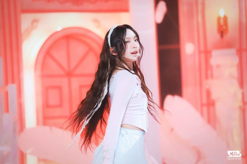 230723 NewJeans Hyein - 'Cool With You' at Inkigayo documents 2