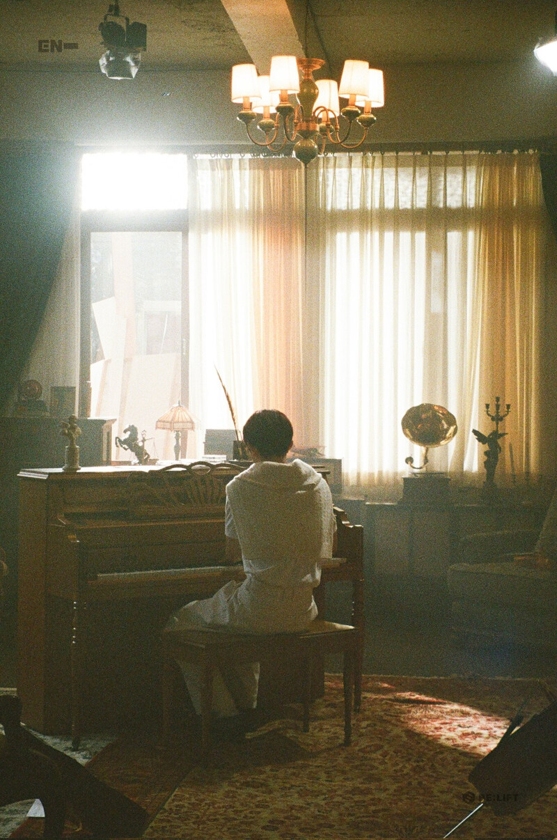 ENHYPEN <ROMANCE : UNTOLD> BEHIND PHOTO (FILM VER.) - HEESEUNG documents 6