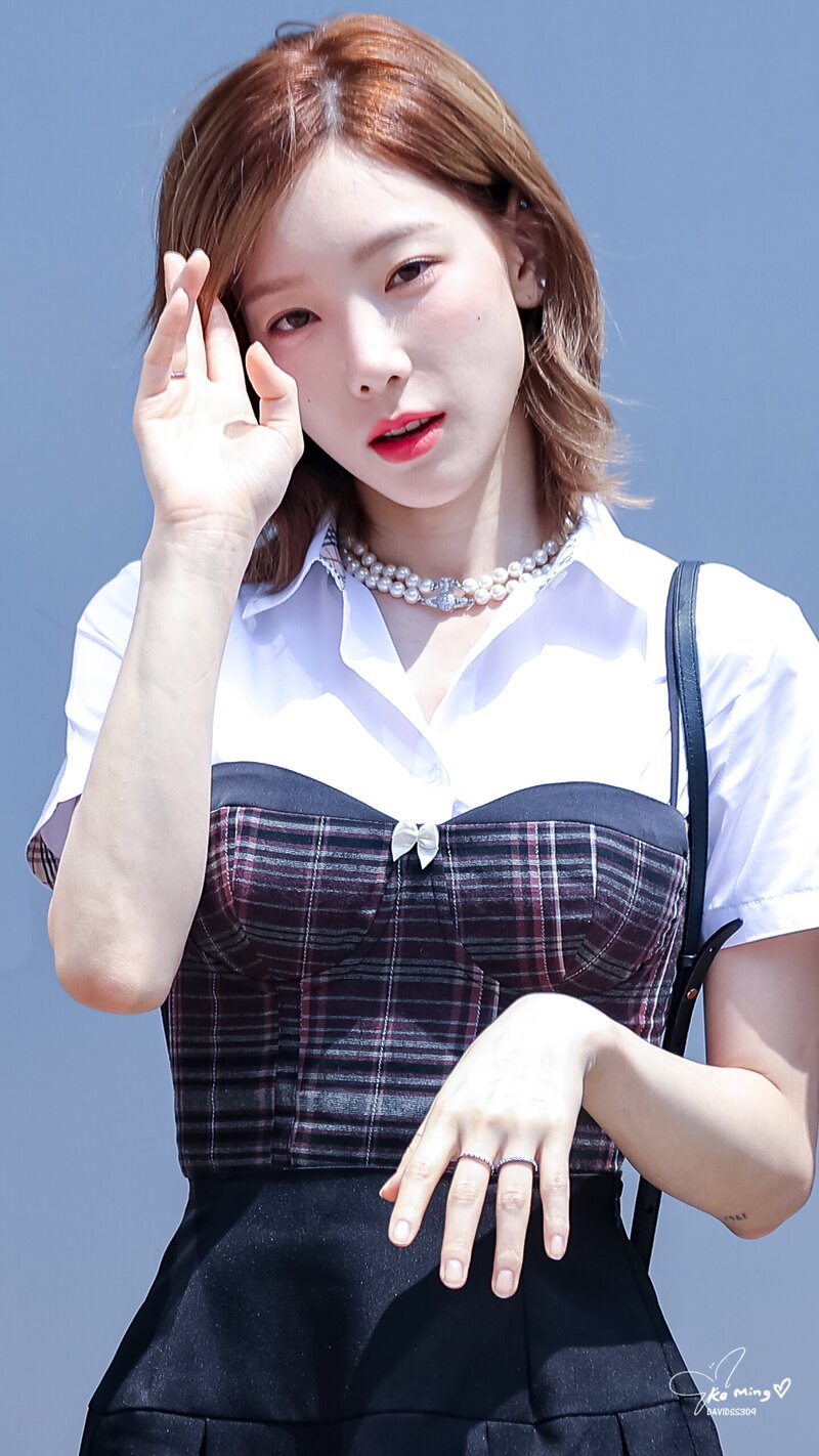 220728 SNSD Taeyeon - 'Knowing Bros' Filming documents 25
