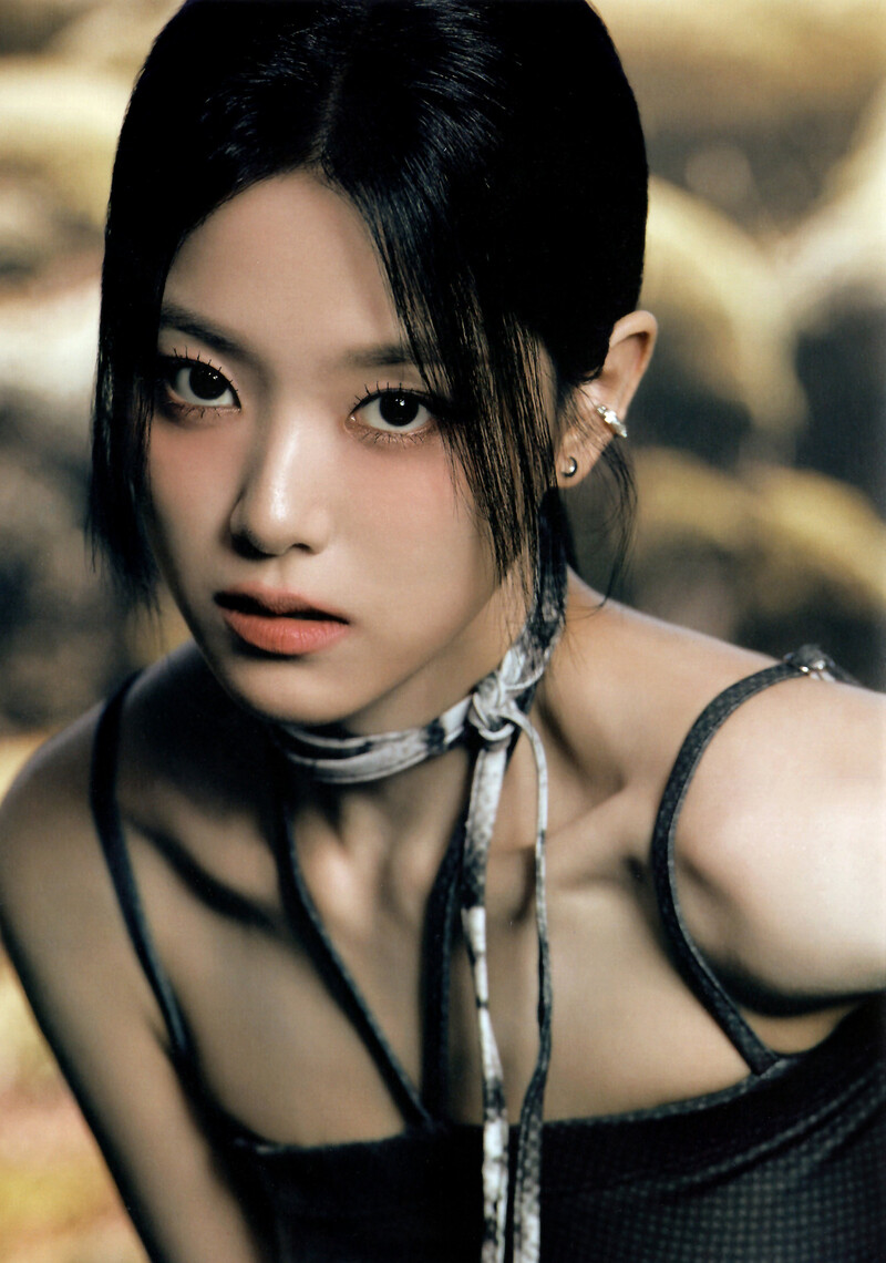 Loossemble - 1st Mini Album 'Loossemble' (Space ver.) [SCANS] documents 6