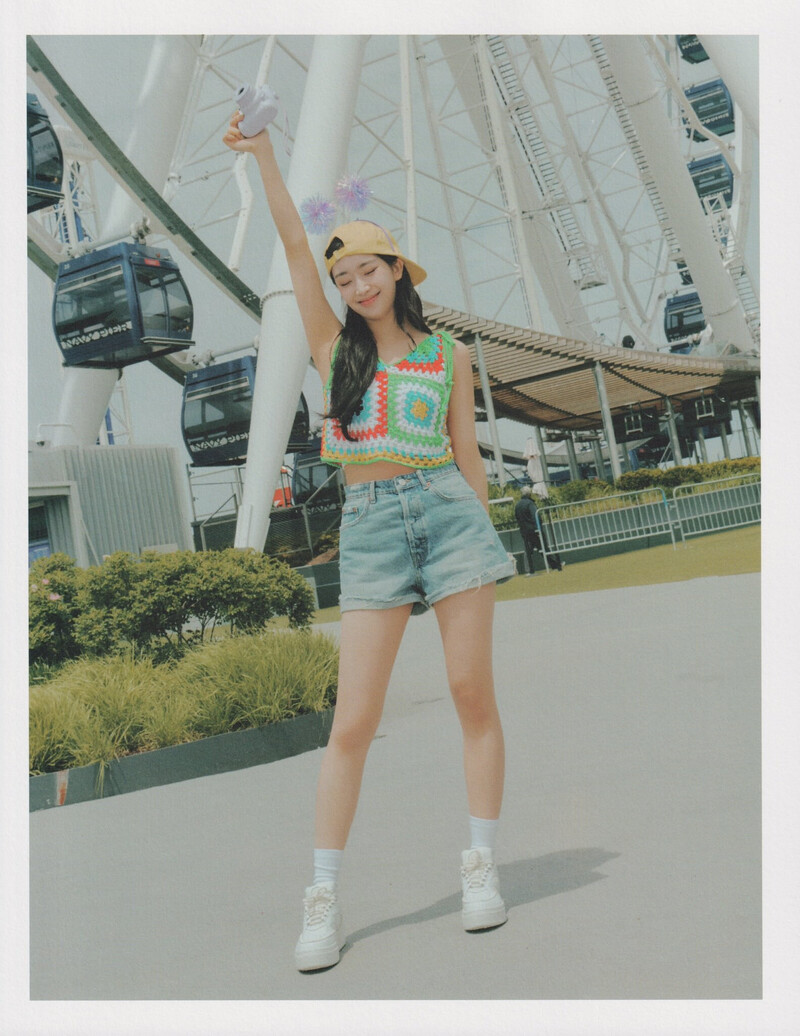 STAYC - 1st Photobook 'STAY IN CHICAGO' [SCANS] documents 15