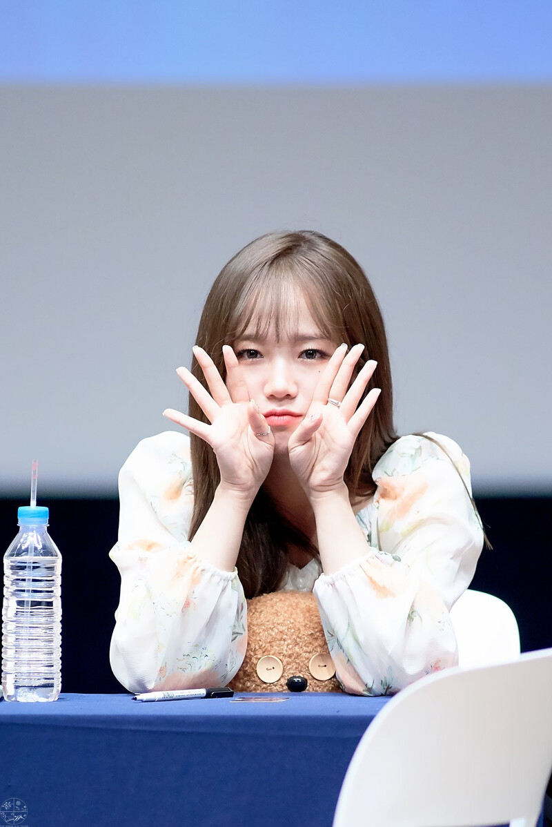 190824 Weki Meki Yoojung at 'WEEK END LOL' Hongdae Fansign documents 2