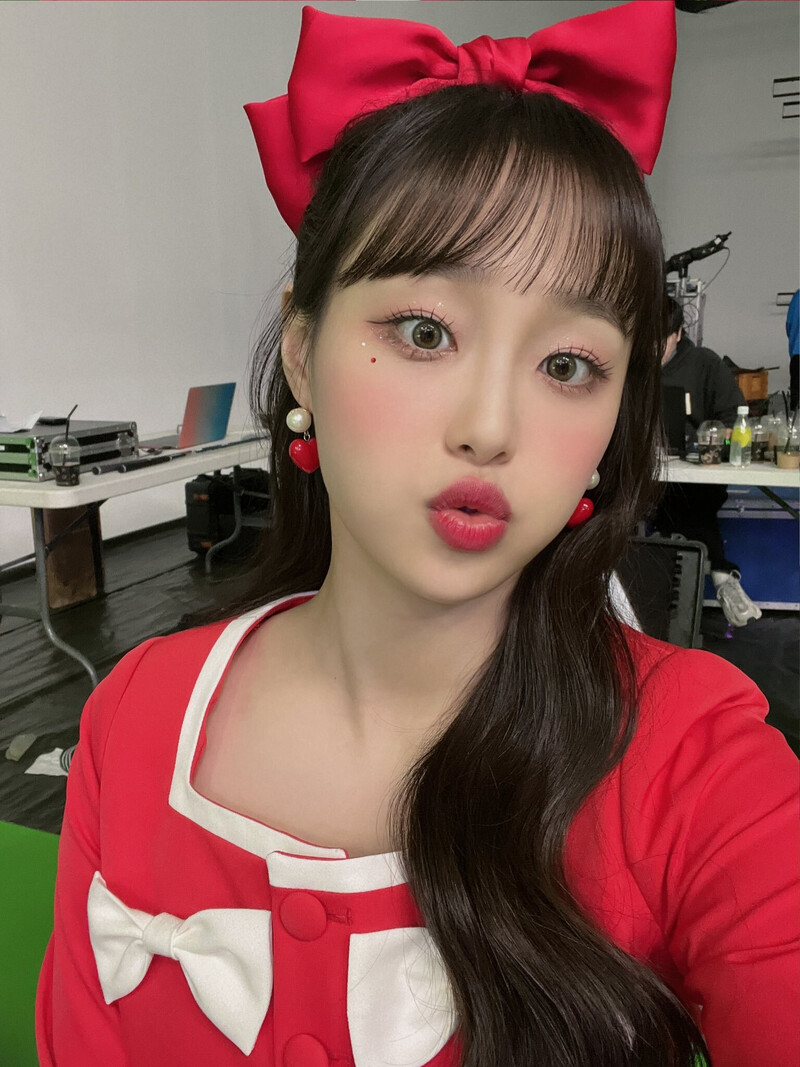 220516 Loona Twitter Update - Chuu documents 9