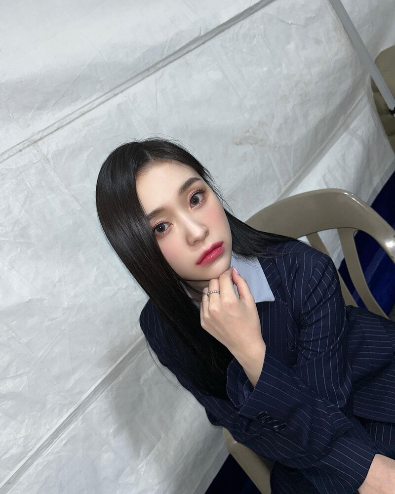 230216 Dreamcatcher Gahyeon Instagram Update documents 6