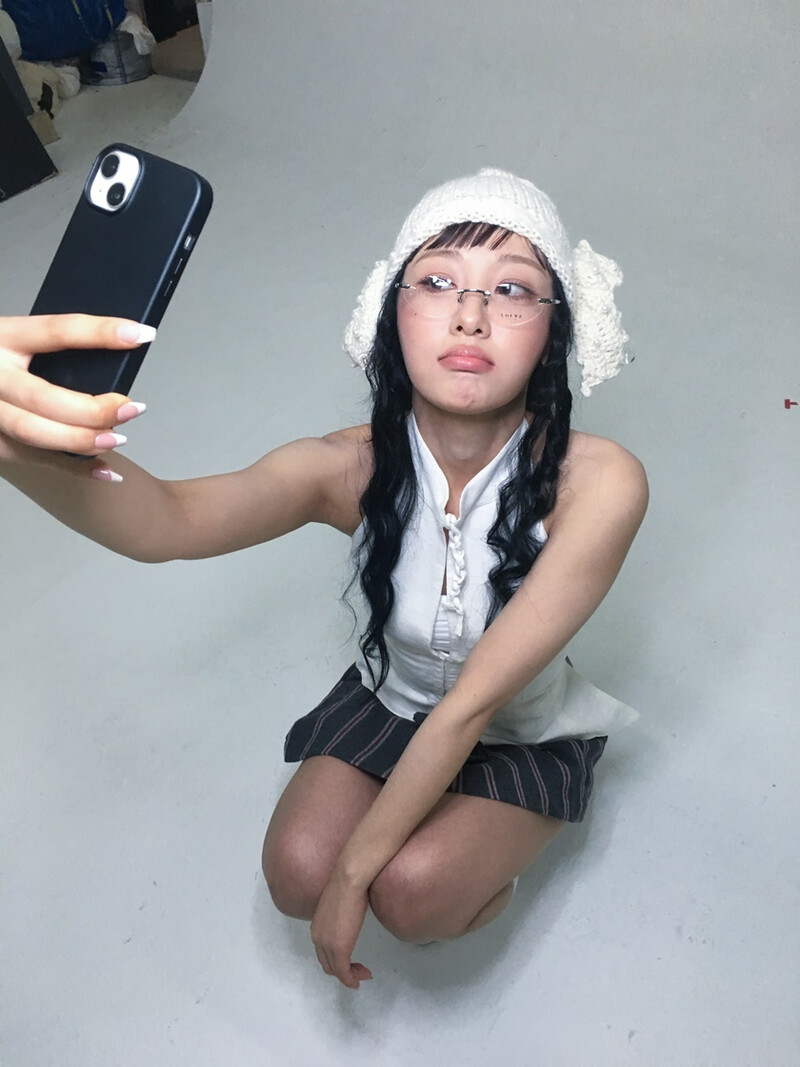 Genie Behind the scenes for YVES - I_Did album photoshoot documents 5